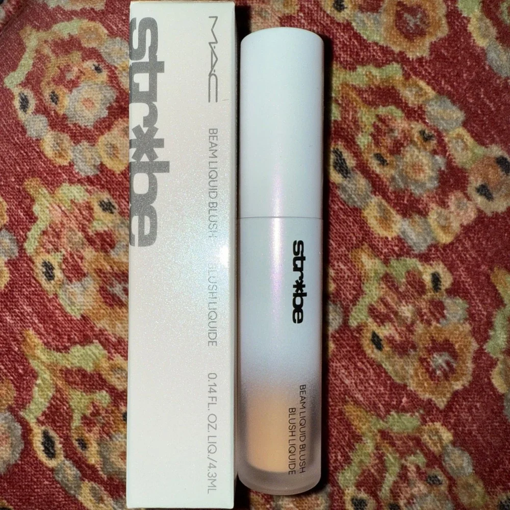 MAC Strobe Beam Liquid Blush. LIGHTNING‎ Full Size .14 Fl Oz Iridescent Finish